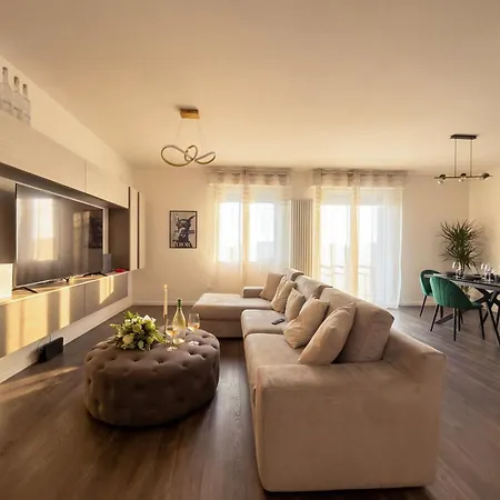 Design Penthouse With Balcony - Iseo